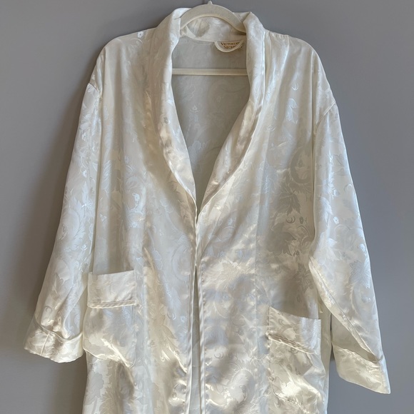 Vintage Gold Label Victoria’s Secret Ivory Satin Robe with Floral Detail - Picture 3 of 9
